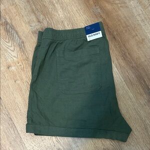 Old Navy Women’s Olive Shorts with Pockts